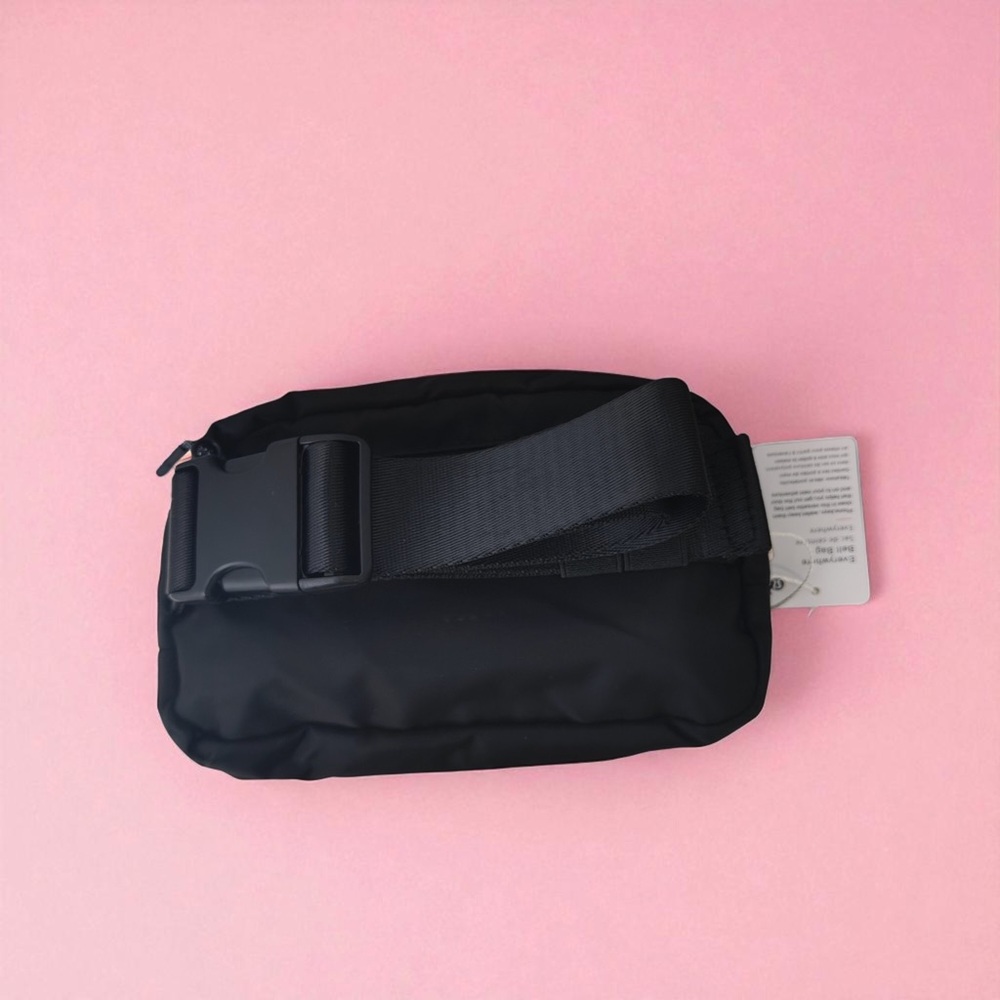 lululemon athletica Classic Black Crossbody Bag 1L - Picture 3 of 6